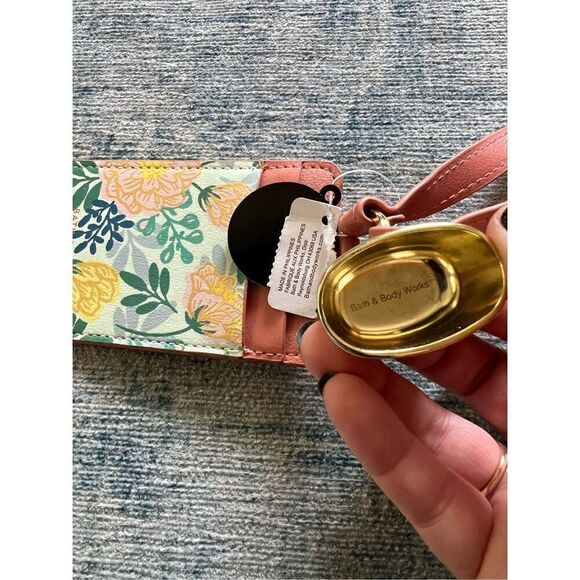 Bath and Body Works Pocketbac ID Card Holder Lanyard - Picture 4 of 5